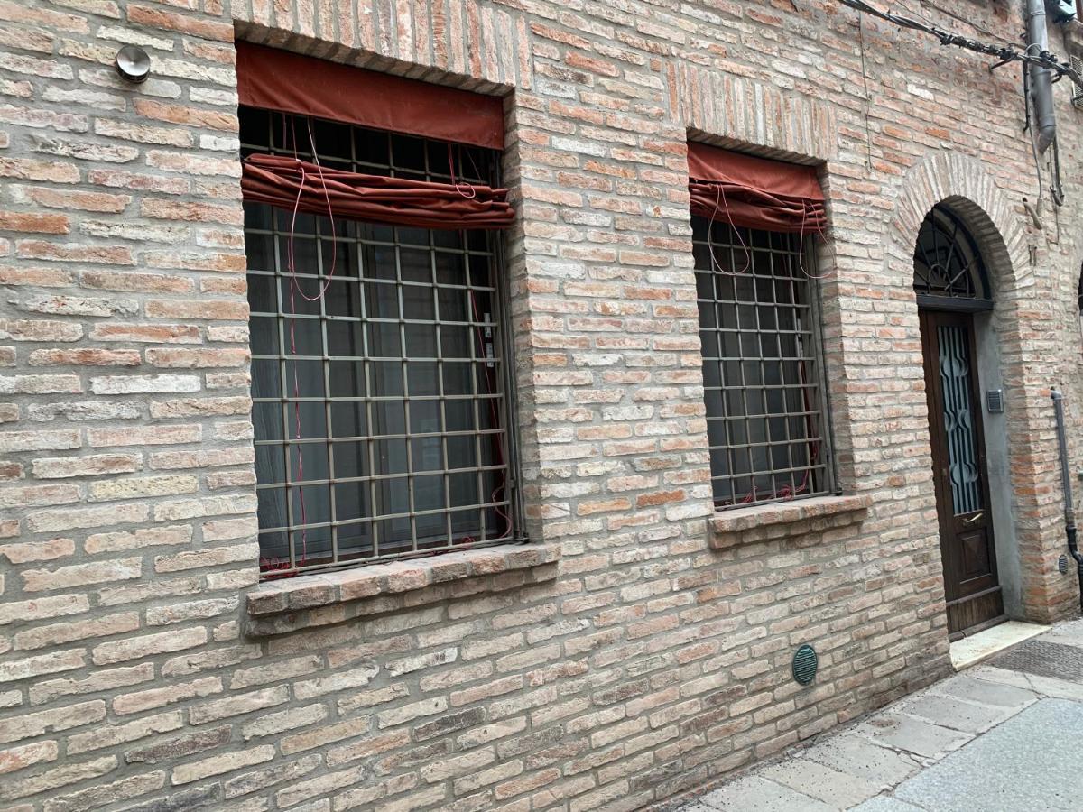 Incastrum - La Soffitta In Centro Ferrara Exterior photo